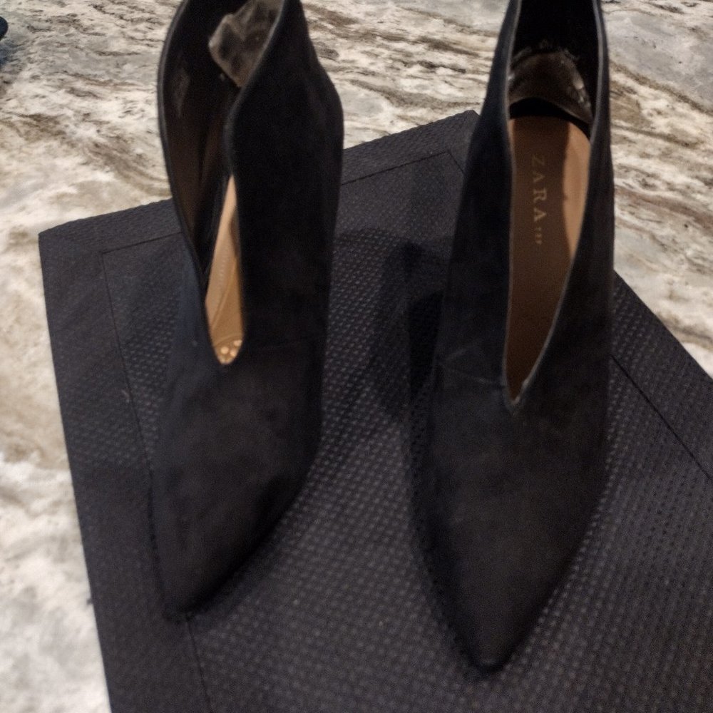 Women black boots